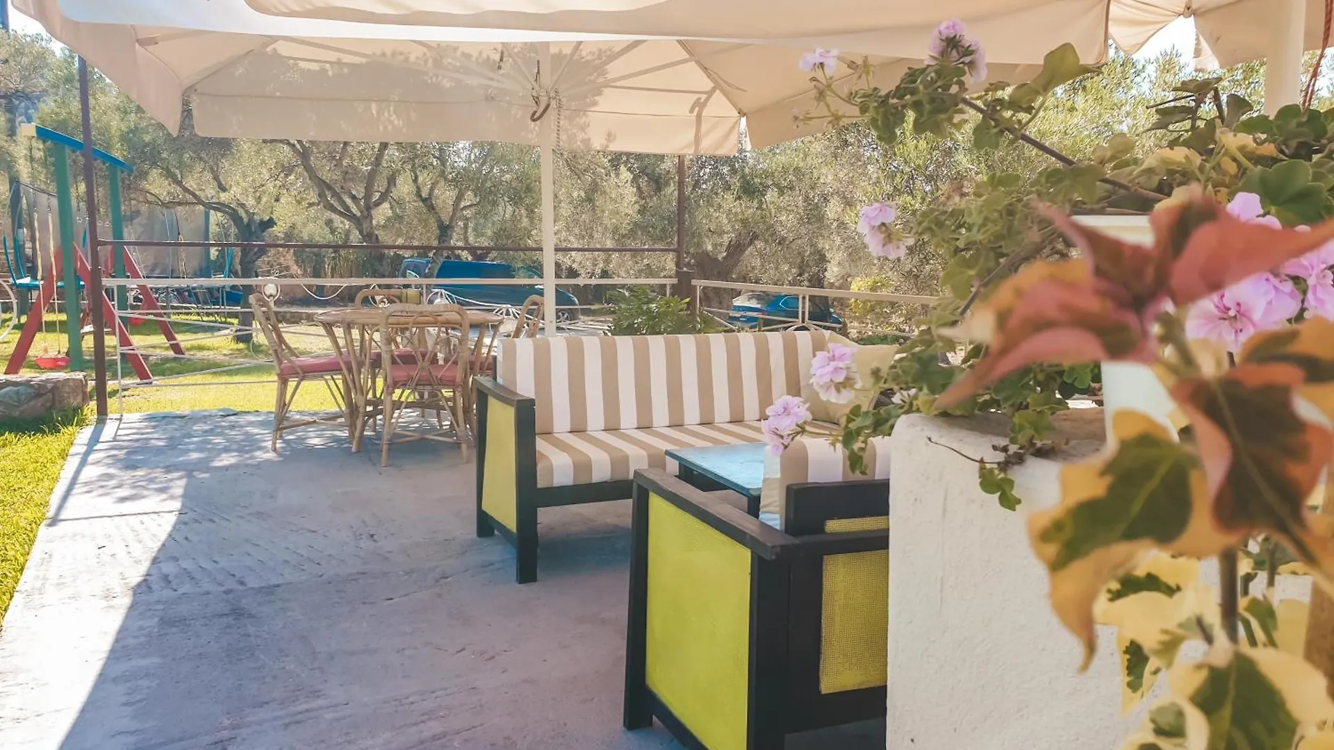 Aroma Studios And Apartments Vourvourou Grecia