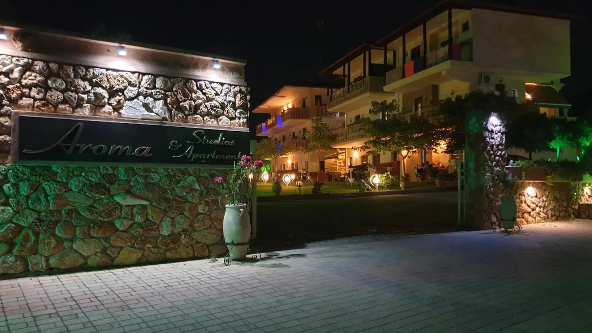 Aroma Studios And Apartments Vourvourou